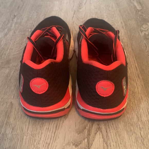 Women’s running shoe - Picture 3 of 6